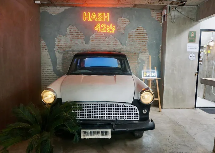 Hip And Funky Apartment Silom Soi 3, With Rooftop View
